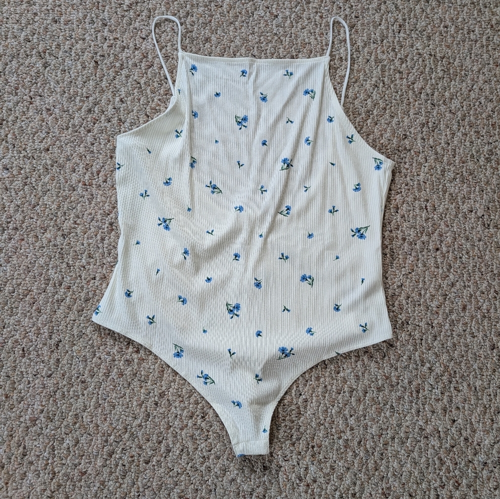 H&M Women's White and Blue Floral Sleeveless Body Suit *size XL*NWT*